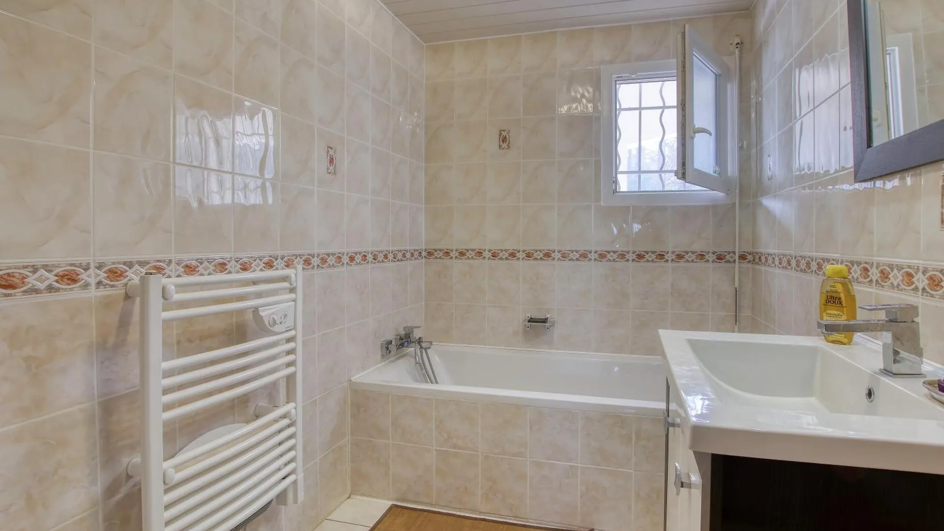 Entre Pins Et Soleil - Maison Avec Piscine Privee Signes